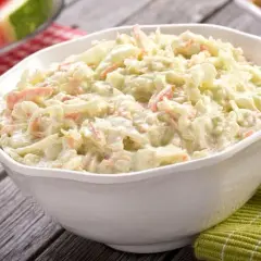Jak zrobić sałatkę coleslaw - prosty przepis, który zachwyci smakiem