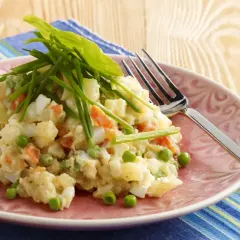 Co się daje do sałatki jarzynowej? Odkryj zaskakujące składniki!