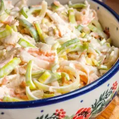 Jakie surówki pasują do pieczonego indyka? Oto najlepsze propozycje