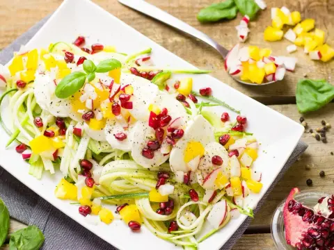 Idealne surówki do kaczki, które podkręcą smak Twojego dania