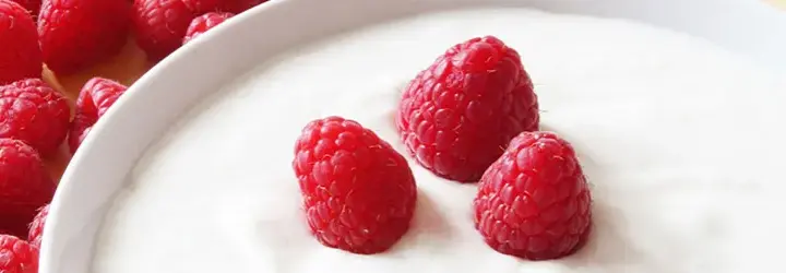 Ile kalorii ma jogurt owocowy? Zaskakujące fakty o kaloryczności