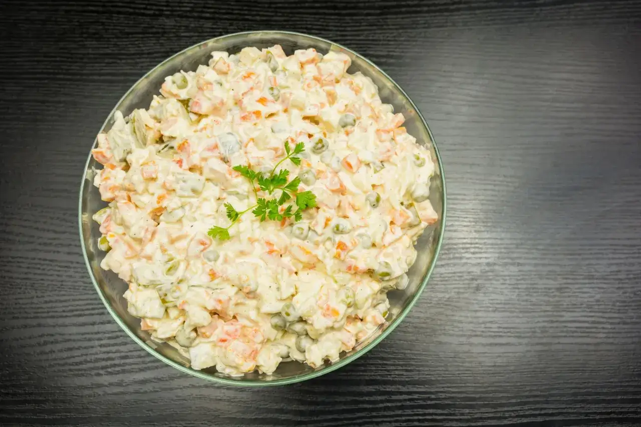 Zdjęcie Ile kcal ma sałatka jarzynowa? Zaskakujące kalorie w ulubionej sałatce